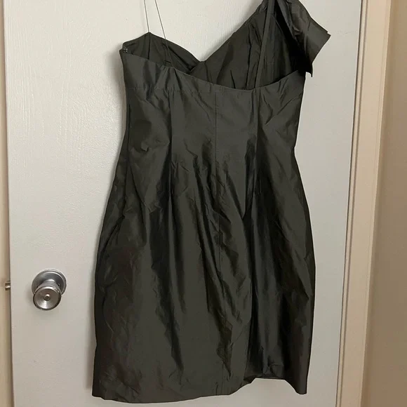 Dress - Picture 3 of 4